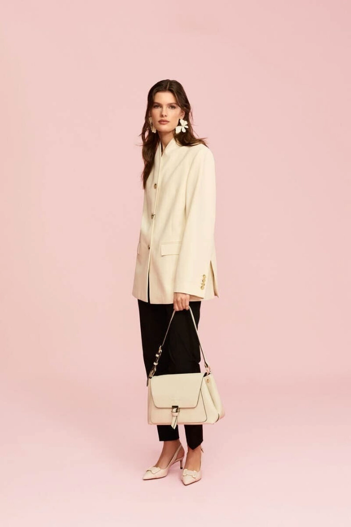 Cum creezi un look parizian relaxat dar super stylish?
